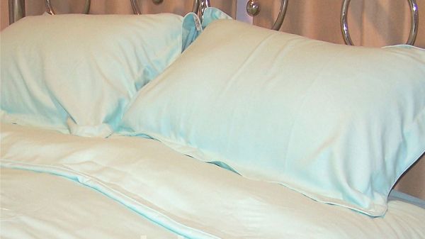 Draps et taies en toile de soie unie dit "peau de pêche"